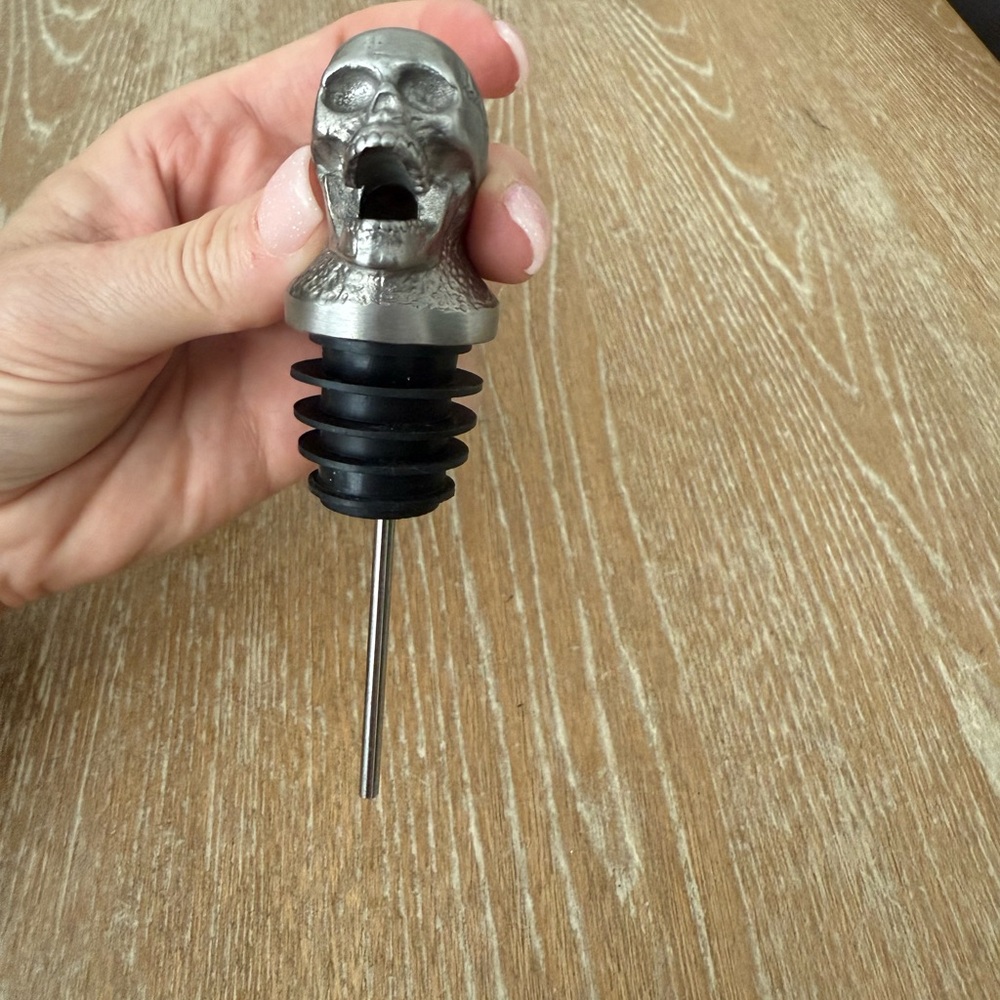 NWOT Silver Skull Wine Bottle Stopper Z Gallery